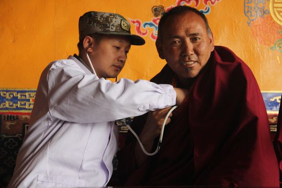 西藏日喀则解放军第八医院赴边境千里巡诊记