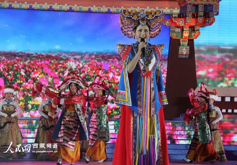 藏族歌手索朗旺姆带来一曲《西藏姑娘》