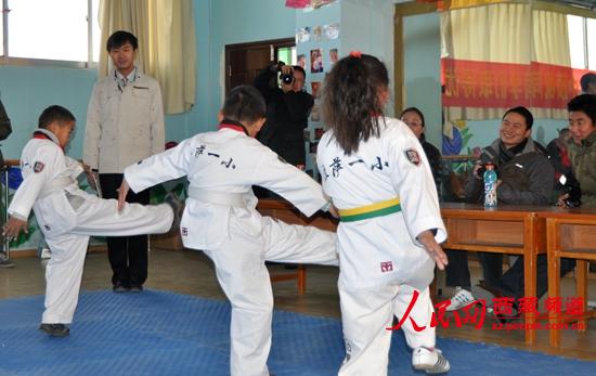 拉萨3所学校免费教授跆拳道 晋级考试举行