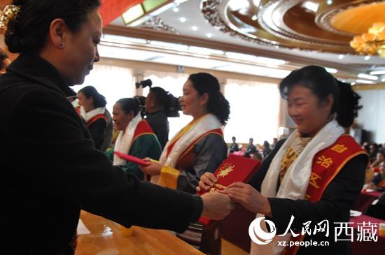 西藏举行纪念\u201c三八\u201d妇女节104周年暨表彰