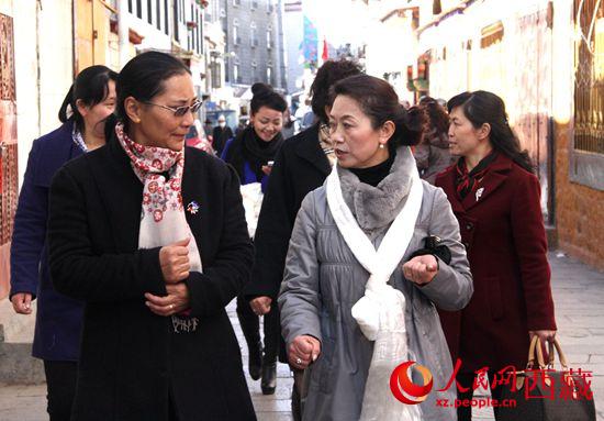 藏自治区妇联组织开展<em>三八</em><em>妇女节慰问活动</em>-