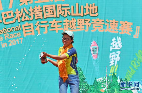 第五届环巴松措自行车赛　青海西藏选手分获男女冠军