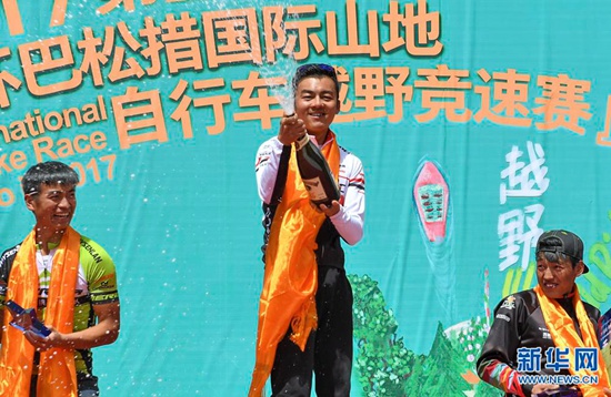 第五届环巴松措自行车赛　青海西藏选手分获男女冠军
