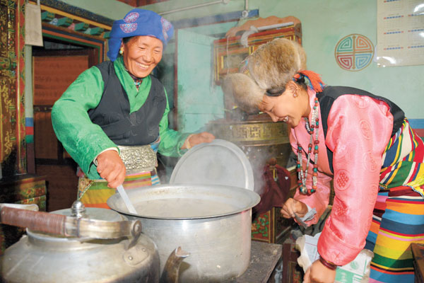西藏日喀则家家户户团圆吃古突