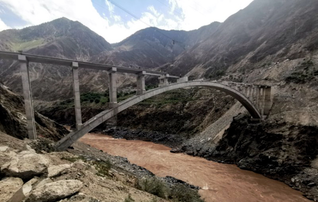 西藏仁果大桥“一桥飞架”天堑变坦途