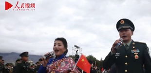 西藏軍區官兵高唱《我和我的祖國》        西藏軍區官兵高唱《我和我的祖國》 深情向祖國告白。