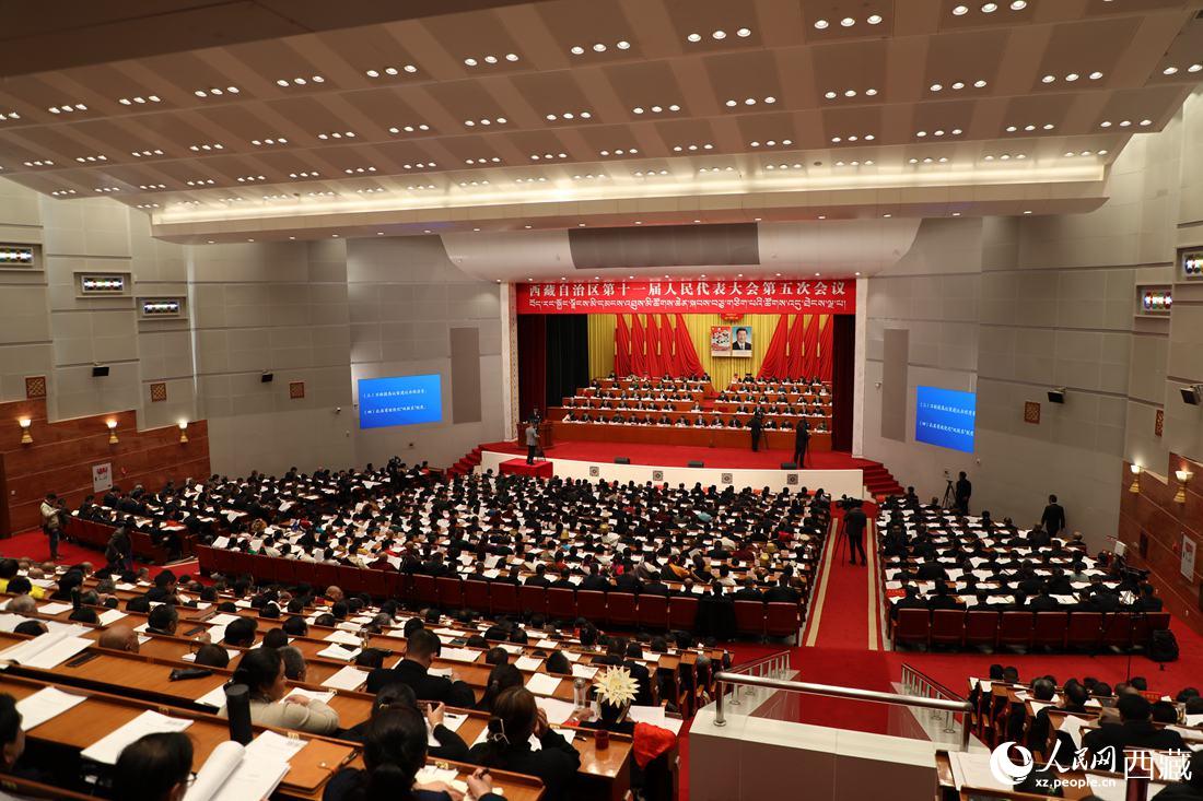西藏自治区十一届人民代表大会五次会议现场。人民网 次仁罗布摄