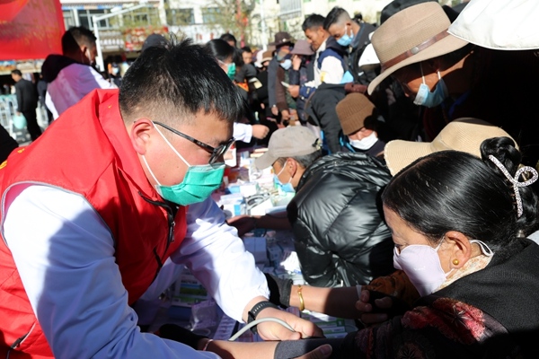 西藏山南市开展新时代文明实践志愿服务活动