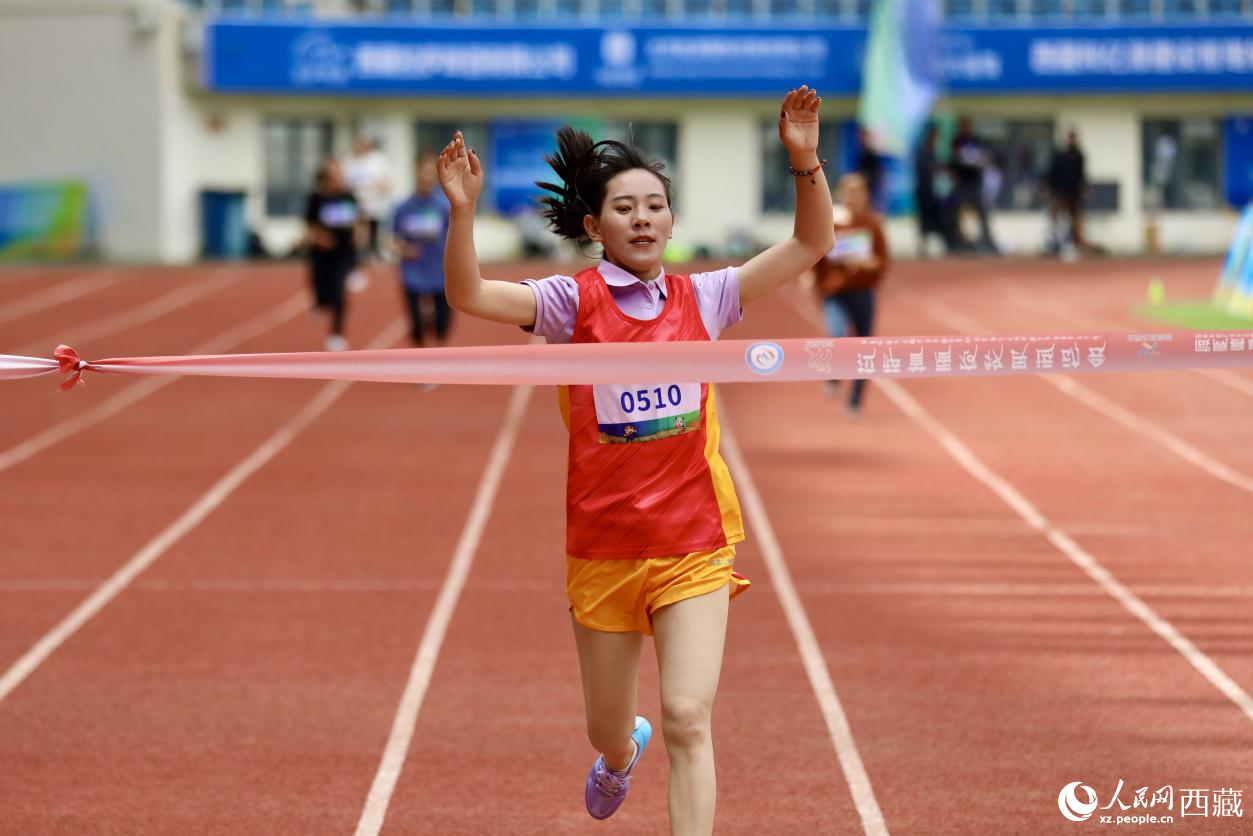 女子400米竞速赛实况。