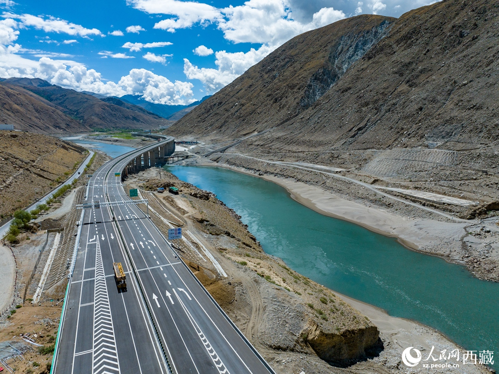 西藏拉萨至日喀则高等级公路今日全线通车【6】