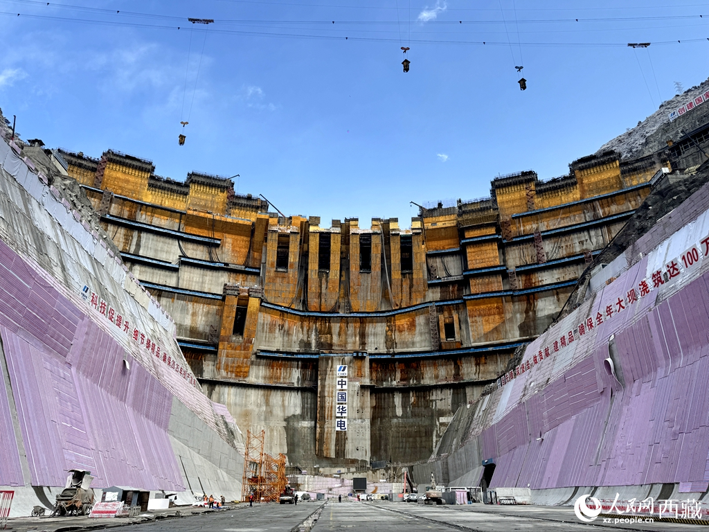 我国在建海拔最高双曲拱坝电站取出世界最长“芯”