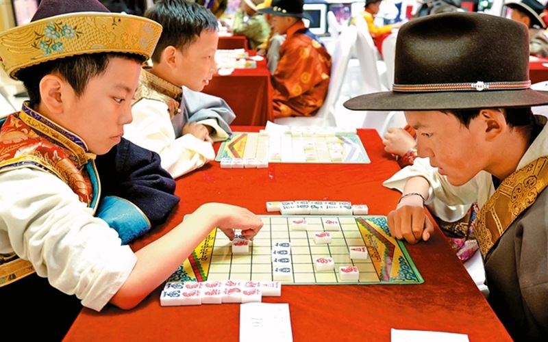 以棋会友精彩对弈