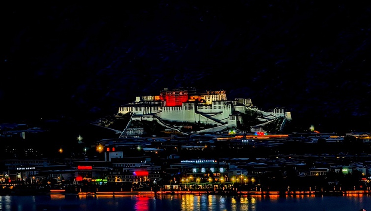 布达拉宫夜景