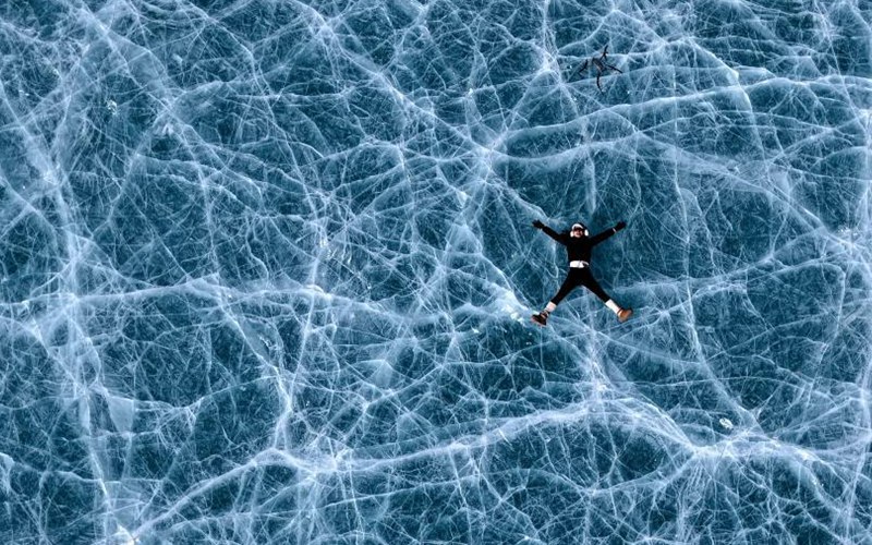 西藏拉薩瓊穆崗嘎雪山冰湖引客來