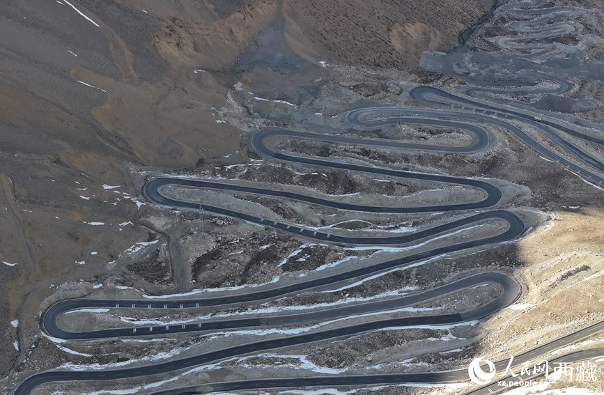 去往楚魯鬆杰鄉的路。 人民網記者 李海霞攝