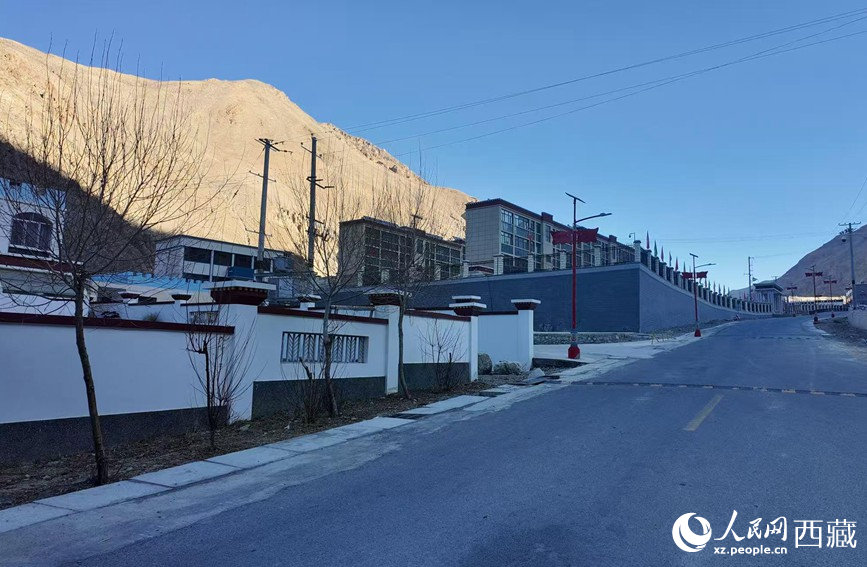 建設越來越好的楚魯鬆杰鄉。 人民網記者 李海霞攝