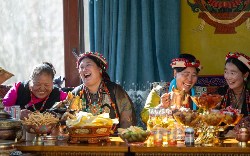 西藏日喀則群眾喜過農家新年