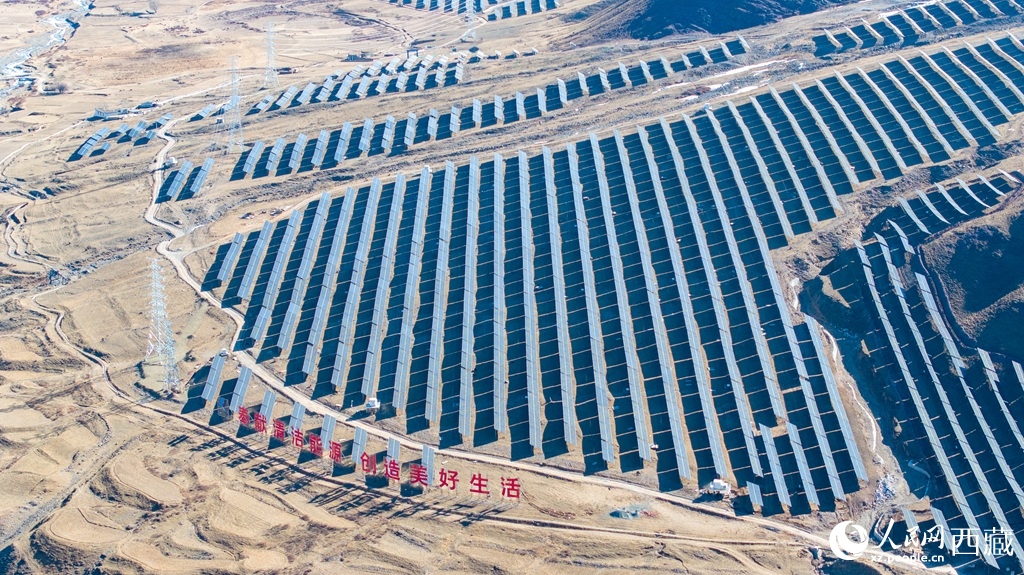 位於拉薩市堆龍德慶區邦村的華電堆龍牧光互補光儲項目。