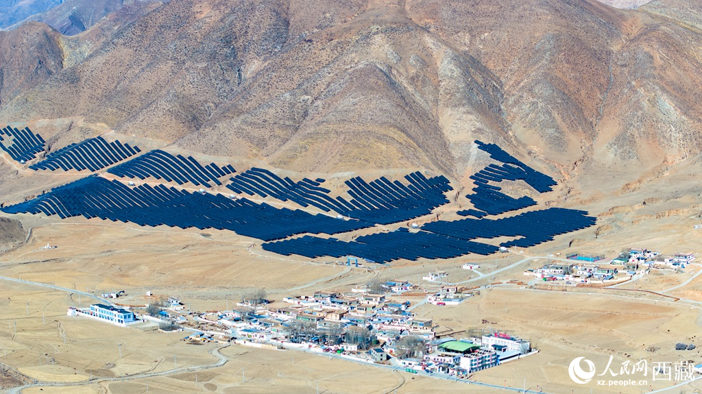 位於拉薩市堆龍德慶區邦村的華電堆龍牧光互補光儲項目。