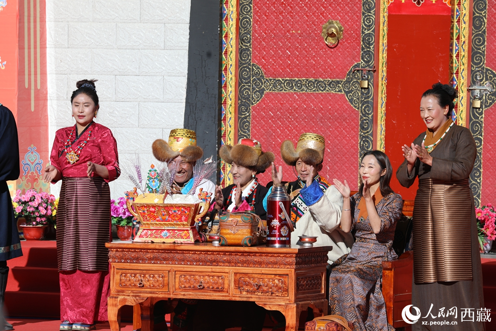 雅礱“村晚”鬧新春。人民網記者 吳雨仁攝