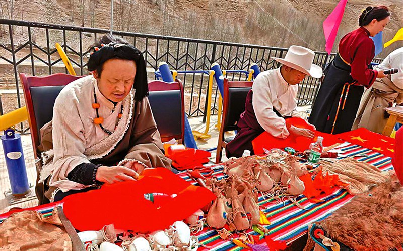 红色昌都振兴奋进