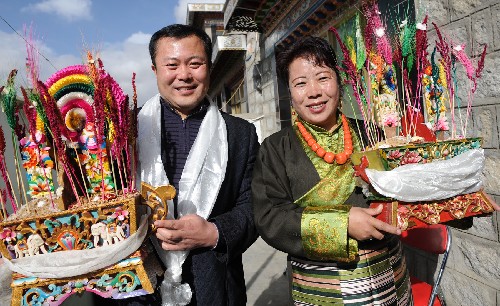 援藏干部与藏族农民一起欢度藏历新年[组图]