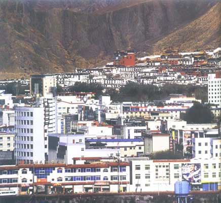资料图片:日喀则位於青藏高原西南部,总面积18.