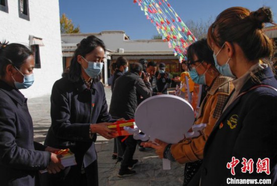 西藏布達拉宮雪城聯合學校啟動愛國主義實踐教育