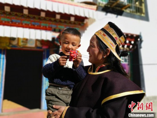 西藏林芝老乡“花谷药洲”里话幸福生活