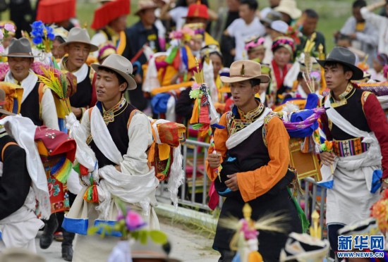 西藏:共康村欢度"望果节"
