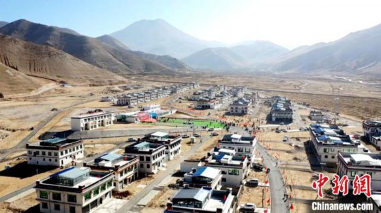西藏日喀则129户685名湘河移民迁居新家