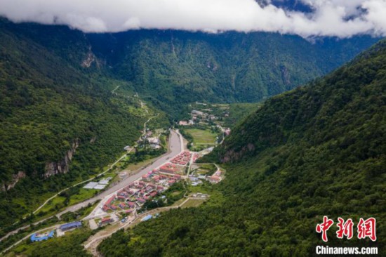 西藏山南勒布溝風光。　江飛波 攝