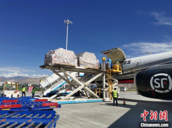 湖北援助西藏医疗物资包机进藏民航积极保障