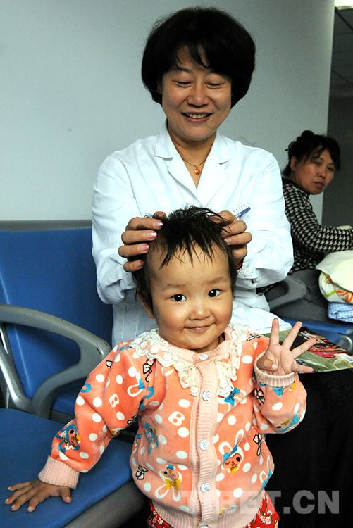 社会各界捐助治疗的藏北患儿小拉姆长大了