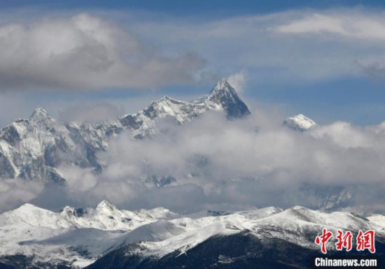 2月17日，西藏林芝色季拉山觀景台拍到的南迦巴瓦峰。　李林 攝
