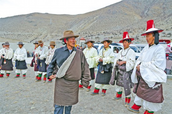 拉萨林周县保护传承非物质文化遗产“热振曲卓”