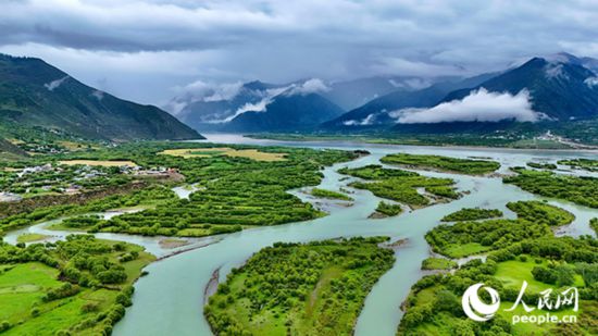 雅尼國家濕地公園風景如畫。人民網(wǎng)記者 次仁羅布攝