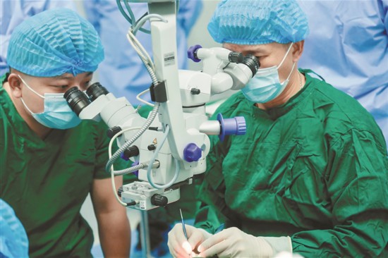 CLEAR超清全飛激光設(shè)備投入使用