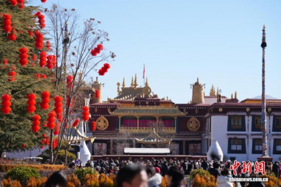 藏历新年来临西藏拉萨街头年味渐浓